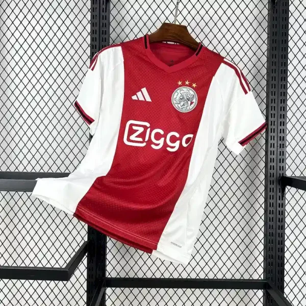 fanella-ajax-home-1 Fanella Ajax 2025/26 Home pamje përpara