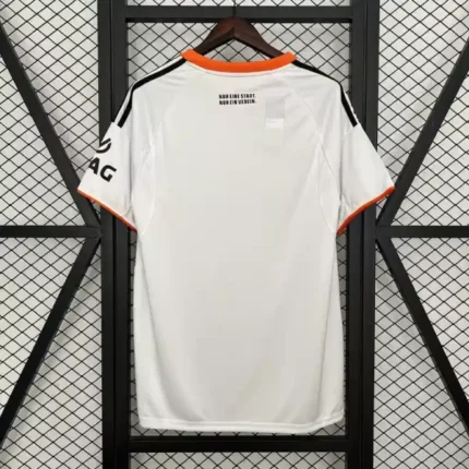 Fanella Eintracht Frankfurt 2025/26 Away pamje mbrapa