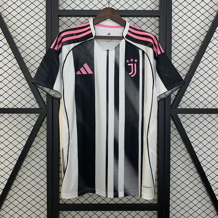 fanella-juventus-home-1 Fanella Juventus 2025/26 Home pamje përpara