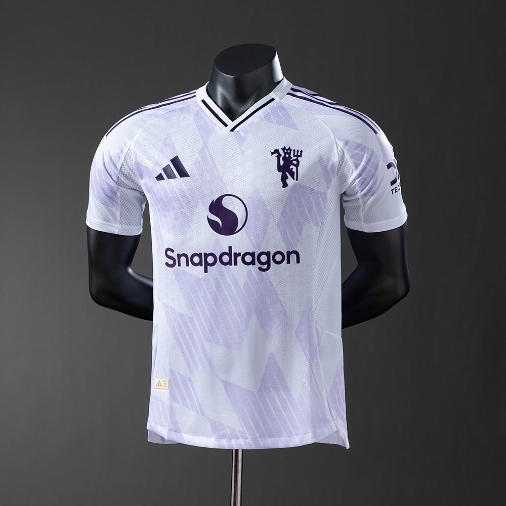 fanella-manchester-united-away-1 Fanella Manchester United 2025/26 Away pamje përpara