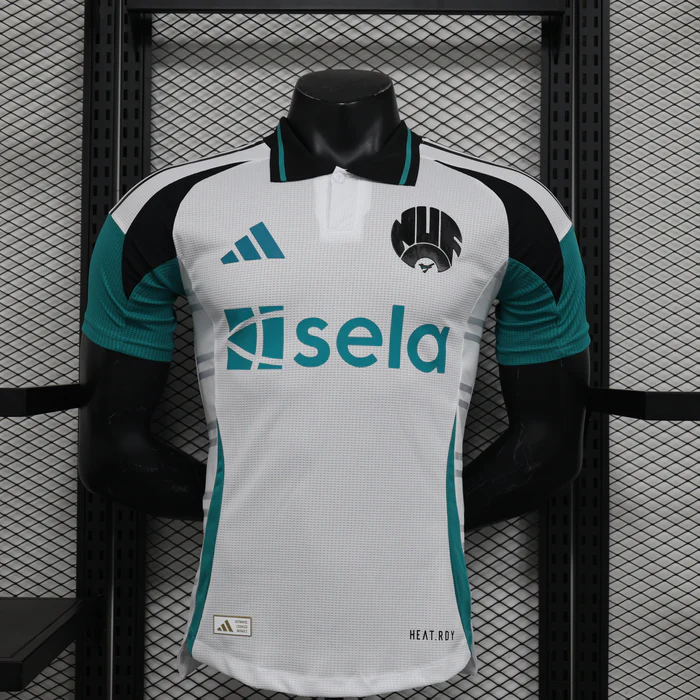 fanella-newcastle-away-1 Fanella Newcastle 2025/26 Away pamje përpara