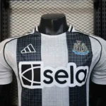 Fanella Newcastle 2025/26 Home pamje përpara