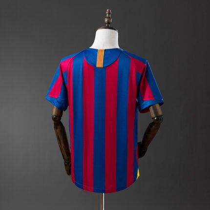 Fanella Retro Barcelona 2005/06 Home pamje mbrapa